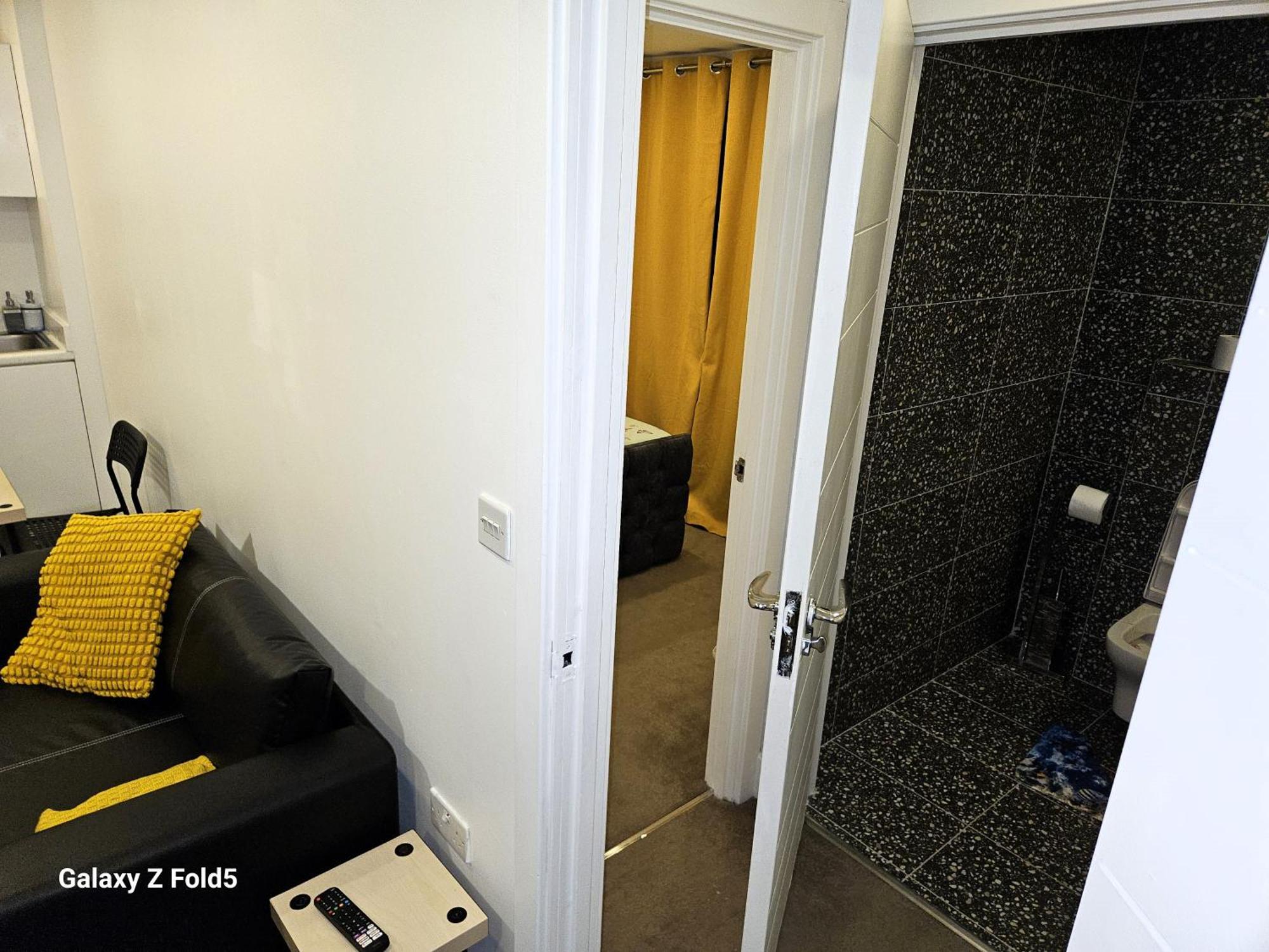 London Sleephouse Partying Is Not Allowed Pls Ngoại thất bức ảnh